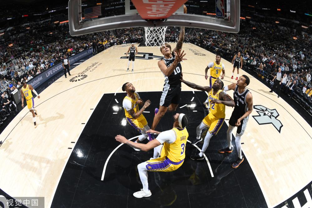 年轻才俊 年轻才俊